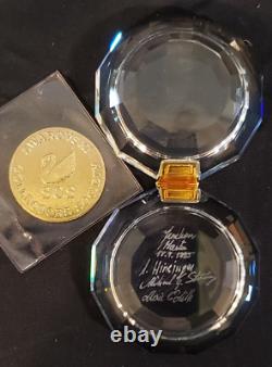Boîte à pièces en cristal Swarovski avec charnière et pièce commémorative de 100 ans SIGNÉE RARE
