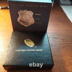 Boîte et Certificat d'Authenticité de la Pièce en Or Proof de 5 $ du Mémorial National des Forces de l'Ordre 2021