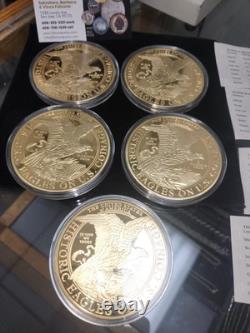 CINQ (5) Pièces Commémoratives Colossales de Grande Taille avec 4 Certificats d'Authenticité en Cu recouvertes de 24k or