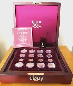 Ensemble commémoratif de 32 pièces en or et en argent des Jeux Olympiques d'Atlanta 1995-1996, avec boîte en bois et clé.