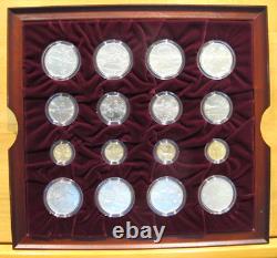 Ensemble commémoratif de 32 pièces en or et en argent des Jeux Olympiques d'Atlanta 1995-1996, avec boîte en bois et clé.