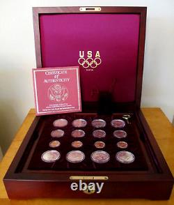 Ensemble commémoratif de 32 pièces en or et en argent des Jeux Olympiques d'Atlanta 1995-1996, avec boîte en bois et clé.