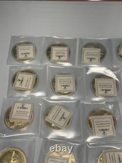 Ensemble de 28 pièces de monnaie colossales en proof de 2,75 pouces de la Monnaie américaine, 1 certificat d'authenticité manquant, plaqué or.