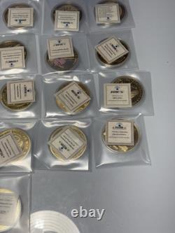 Ensemble de 28 pièces de monnaie colossales en proof de 2,75 pouces de la Monnaie américaine, 1 certificat d'authenticité manquant, plaqué or.