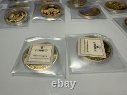 Ensemble de 28 pièces de monnaie colossales en proof de 2,75 pouces de la Monnaie américaine, 1 certificat d'authenticité manquant, plaqué or.