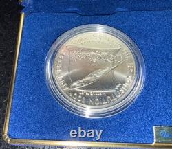 Ensemble de pièces de la Constitution de la Monnaie des États-Unis de 1987, pièce en dollar en argent et pièce de cinq dollars en or, certificat d'authenticité.