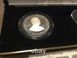 Ensemble de pièces en argent et or d'inauguration de George W. Bush 2001, boîte en feutre avec certificat d'authenticité, à voir.