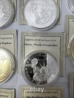 Lot mixte commémoratif de 12 pièces de la Monnaie américaine