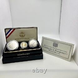 Médaille commémorative de la Coupe du Monde de la FIFA 1994 de la Monnaie américaine : épreuve en 3 pièces de 5 dollars en or et de 1 dollar en argent plaqué