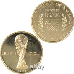 Monnaie en or de 5 $ en preuve de choix commémorative du tournoi de la Coupe du Monde 1994