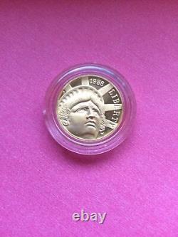 Pièce de monnaie commémorative de 5 dollars en or de 1986 avec la statue de la Liberté, en version proof dans une capsule.
