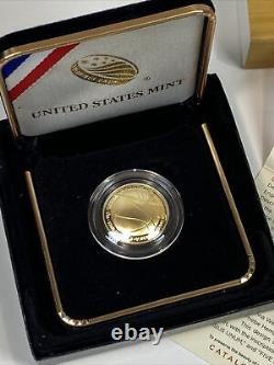 Pièce de preuve de la Monnaie de l'Ouest de la Salle de la renommée du basket-ball en or de 5 dollars des États-Unis de 2020, pesant 8,359 grammes.