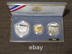 US Mint 1991 Mt Rushmore Anniversary 3 Coin $5 West Pt Gold & Silver Proof Set 	 <br/><br/>La Monnaie des États-Unis 1991 Mt Rushmore Anniversaire Ensemble de preuve en or et en argent de 3 pièces de $5 West Pt