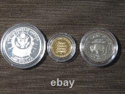 US Mint 1991 Mt Rushmore Anniversary 3 Coin $5 West Pt Gold & Silver Proof Set 
 <br/>
   
<br/> 
 La Monnaie des États-Unis 1991 Mt Rushmore Anniversaire Ensemble de preuve en or et en argent de 3 pièces de $5 West Pt
